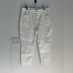 American Eagle Mom Jeans White Denim High Rise Size 16 NEW Stretchy